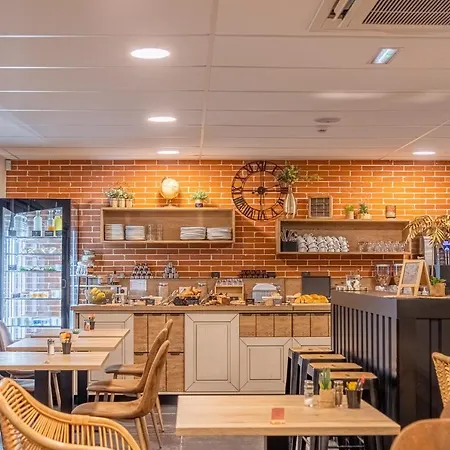 호텔 The Originals City, Ax Hotel, La Châtaigneraie