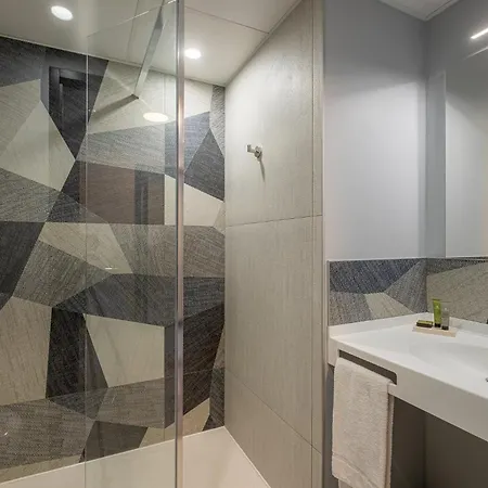 מלון The Originals City, Ax Hotel,